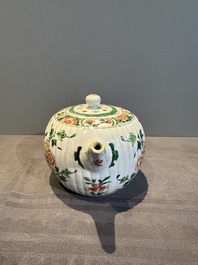 A Chinese famille verte 'phoenixes and peonies' teapot, Kangxi