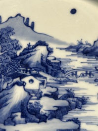 A Chinese blue and white 'river landscape' plate, 18/19th C.
