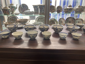 15 Chinese blue and white cups and 19 saucers, Kangxi/Yongzheng