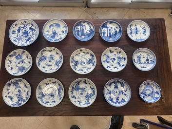 15 Chinese blue and white cups and 19 saucers, Kangxi/Yongzheng