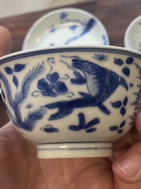 15 Chinese blue and white cups and 19 saucers, Kangxi/Yongzheng