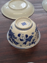 15 Chinese blue and white cups and 19 saucers, Kangxi/Yongzheng