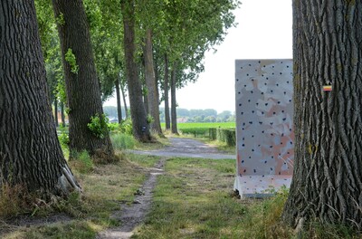 Han Coussement: Mixed technique on concrete, 2023 (1)