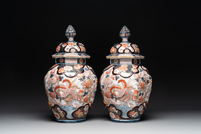 A five-piece Imari-style garniture with birds among flowering branches, incl. 3 stands, Samson, Paris, 19th C.