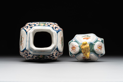 A polychrome Dutch Delft kakiemon-style vase and cover, 18th C.