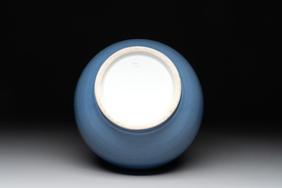 A Chinese lavender-blue-glazed bottle vase, 19/20th C.
