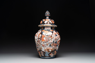 A five-piece Imari-style garniture with birds among flowering branches, incl. 3 stands, Samson, Paris, 19th C.
