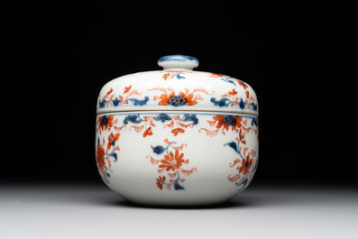 A collection of five Chinese Imari-style wares, Kangxi/Qianlong