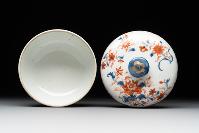 A collection of five Chinese Imari-style wares, Kangxi/Qianlong