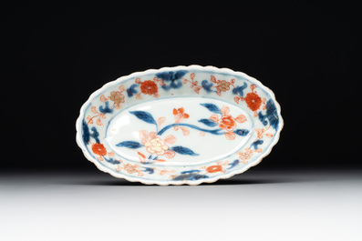 A collection of five Chinese Imari-style wares, Kangxi/Qianlong