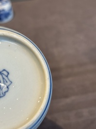 A Chinese blue and white 'Long Eliza' tea caddy and cover, artemisia leaf mark, Kangxi