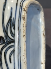 A Chinese blue and white 'kraak' porcelain betel box and cover with a bird on a rock, Wanli