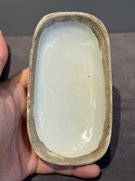 A Chinese blue and white 'kraak' porcelain betel box and cover with a bird on a rock, Wanli