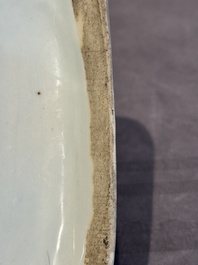 A Chinese blue and white 'kraak' porcelain betel box and cover with a bird on a rock, Wanli