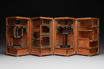 A Chinese bamboo veneered wooden cabinet of curiosities with flower scroll design, 18/19th C.