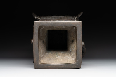 Five various Chinese archaistic bronze vases, Ming/Qing