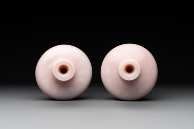 A pair of Chinese pink Peking glass bottle vases, Qing