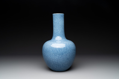 A Chinese monochrome powder blue bottle vase, 19/20 th C.