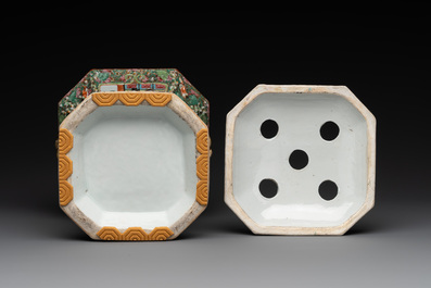 A pair of Chinese Canton famille rose flower holders and covers with figural design, 19th C.