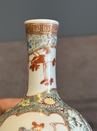 A Chinese famille rose bottle vase, Ju Ren Tang 居仁堂製 mark, Republic