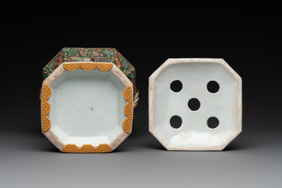 A pair of Chinese Canton famille rose flower holders and covers with figural design, 19th C.