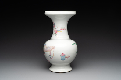 A fine Chinese famille rose vase with figural design, Yongzheng