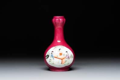 A varied collection of five Chinese famille rose, grisaille and iron-red porcelain, 20th C.