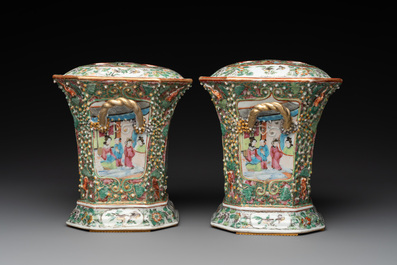 A pair of Chinese Canton famille rose flower holders and covers with figural design, 19th C.