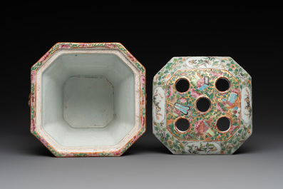 A pair of Chinese Canton famille rose flower holders and covers with figural design, 19th C.