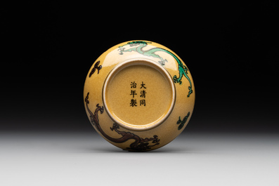A collection of six Chinese blue and white, famille rose and verte wares, Kangxi and Tongzhi mark, 19/20th C.