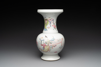 A fine Chinese famille rose vase with figural design, Yongzheng