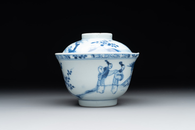 A Chinese blue and white 'figures and a phoenix' tea bowl and cover, Yongzheng