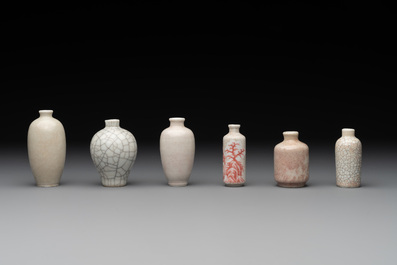 Six various Chinese ge-type and copper-red snuff bottles, 19th C.