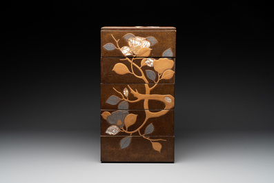 A Japanese mother-of-pearl-inlaid lacquer five-tier stacking box with two covers and a tray, 19/20th C.