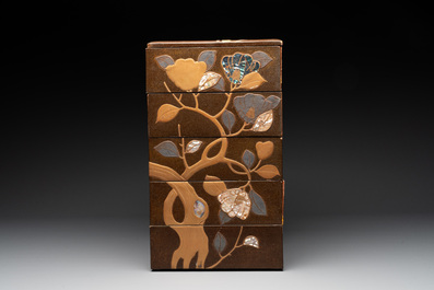 A Japanese mother-of-pearl-inlaid lacquer five-tier stacking box with two covers and a tray, 19/20th C.