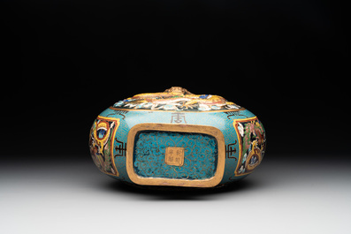 A Chinese cloisonn&eacute; 'dragon and phoenix' moonflask vase, 'bianhu', 19/20th C