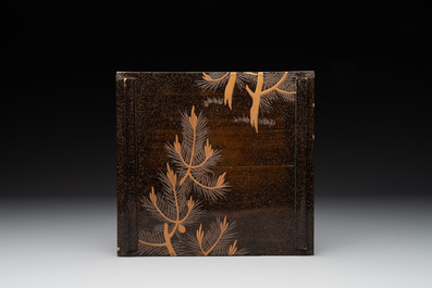 A Japanese mother-of-pearl-inlaid lacquer five-tier stacking box with two covers and a tray, 19/20th C.