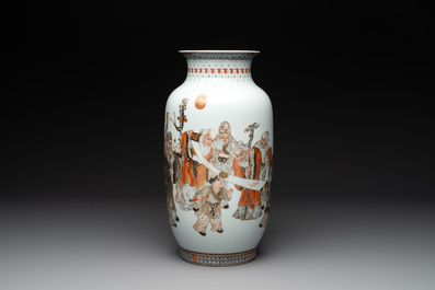 A Chinese gilt-decorated iron-red and grisaille lantern-shaped vase, signed Zhou Xiangpu 周湘浦, Ya Wan Zhen Cang 雅玩珍藏 mark, 20th C