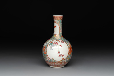 A Chinese famille rose bottle vase, Ju Ren Tang 居仁堂製 mark, Republic