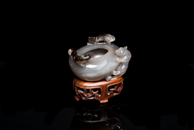 A Chinese agate 'chilong' brush washer and a water pot with Buddhist lions, 19th C.