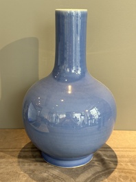 A Chinese lavender-blue-glazed bottle vase, 19/20th C.