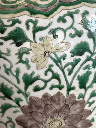A Chinese famille verte jar with floral design and a wooden cover, Kangxi