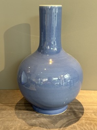 A Chinese lavender-blue-glazed bottle vase, 19/20th C.