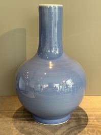 A Chinese lavender-blue-glazed bottle vase, 19/20th C.