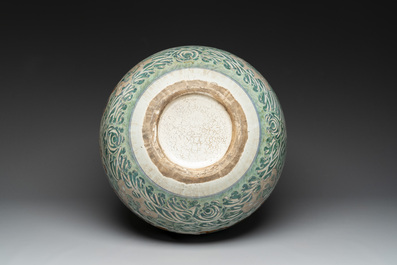 A large Chinese doucai globular 'dragon and phoenix' vase, Xuande mark, 18/19th C.