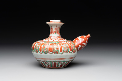 A Chinese Swatow green- and red-enamelled kendi with ornamental design, Ming