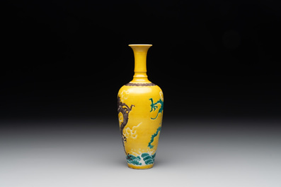 A Chinese sancai 'dragon' vase and a blue- and turquoise-glazed 'shou' bowl and cover, 19/20th C.