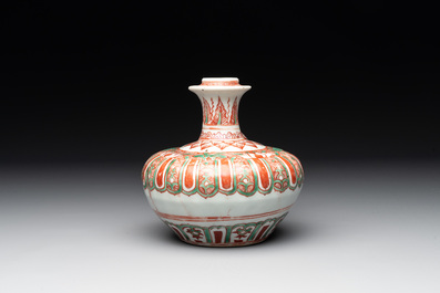 A Chinese Swatow green- and red-enamelled kendi with ornamental design, Ming