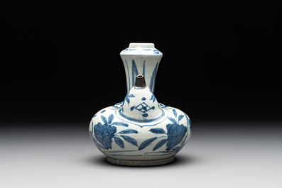 A Chinese blue and white 'kraak' porcelain 'bird' kendi, Wanli