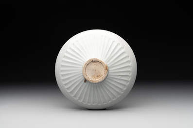 A Chinese incised white-glazed bowl and a pair of turquoise-glazed vases, Ming
